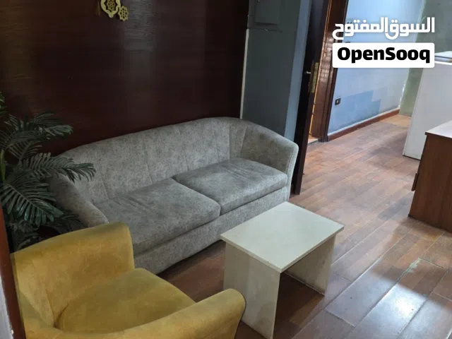 للبيع فرش مكتب كامل بحالة ممتازة يشمل: