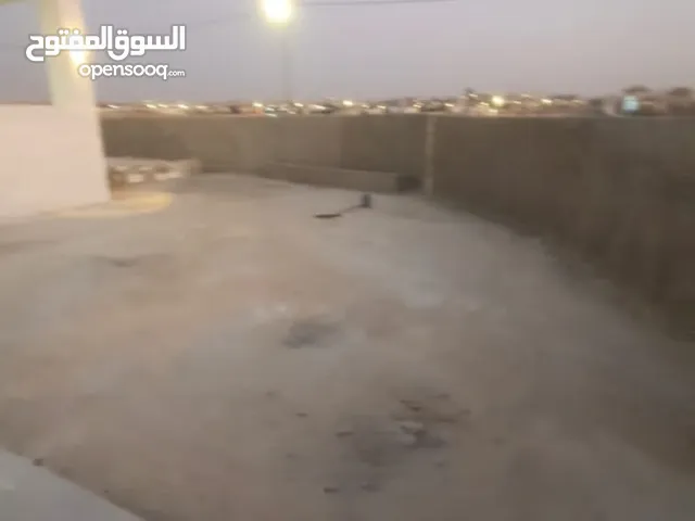 بيت مستقل للبيع مقسوم شقتين بناء جديد عمره تقريبا 3سنوات .منطقة هادئة واصلة مل الخدمات .هدوء وترس