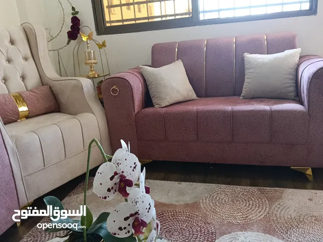 غرفة ضيوف شبه جديده تسع مقاعد