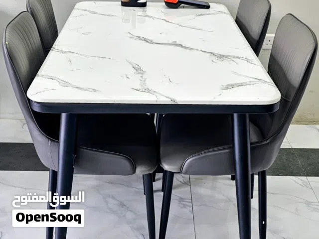 للبيع طاولات وكراسي