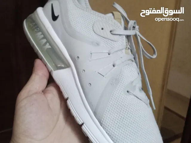 حذاء  NIKE AIR Max اصلي بحال الوكاله وارد اروبي  المقاس 42  