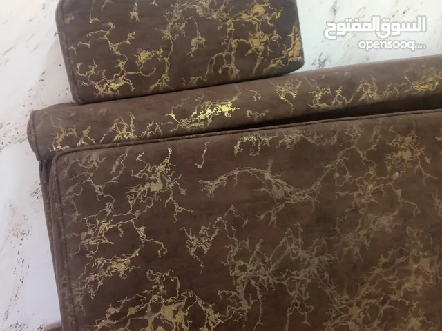 طقم كنب كورنر زائد خمس فراشات زائد خمس مساند وخمس ركايات جديد بحاله الوكاله
