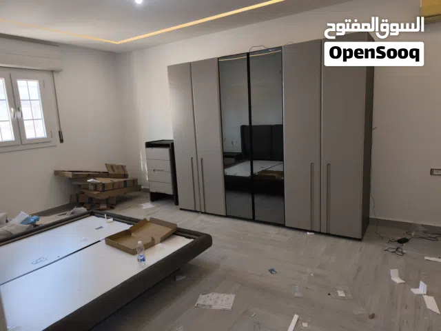 فني اتات فك وتركيب وصيانة الاثات بجميع انواعه غرف نوم أسرة ومطابخ ودواليب مكاتب