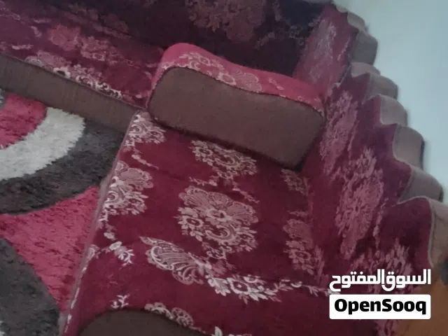 غرفه جلوس ارضي خمس فرشات 6مراكي ومساند مع طاوله وسط وبرادي اه وسجاده ب 200 الغرفة جديده