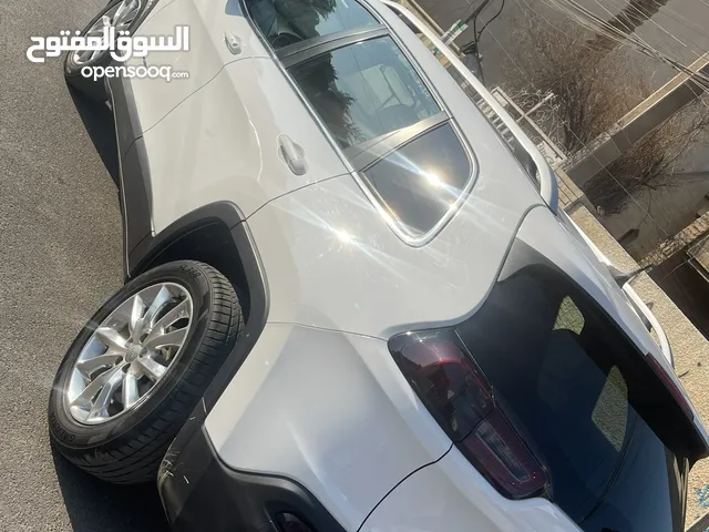جيب شيروكي لمتد (بزون)