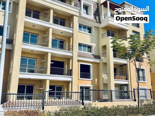 شقه للبيع 3 غرف في كمبوند سراي بالتقسيط علي 12 سنه  كمبوند ساكن وعايش دقايق من الــ Auc