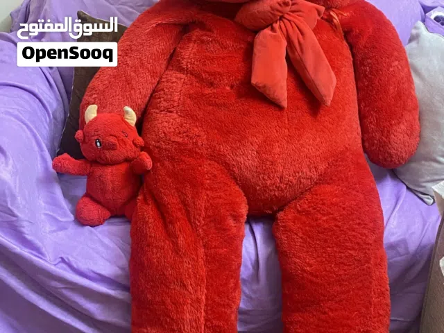 دب لون احمر الطول 200مترين. و العرض 50 للبيع