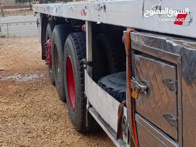 عرباية المانية سطحه 12.40 ثلاث محاور دبلات والثالث استيرنق عليها قفول حاويات زنابرك بسعر مغري