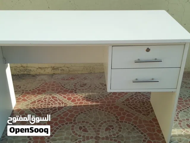 للبيع طاولة مكتب جديد خشب فرمايكا ابيض 120سم×60سم تصفية محل ثمنه 33ريال الان 23ريال