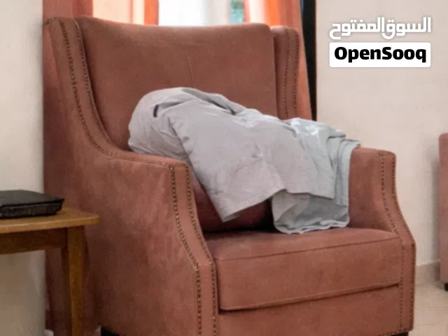 للبيع صوفا مع كرسي