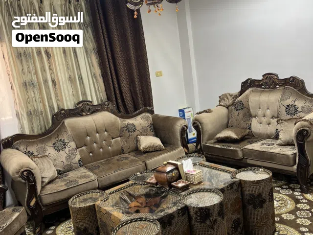 كنب بحال الوكاله لم يستخدم البيع بسبب السفر مع البرادي والسجاد والطاولات مع كل اشي