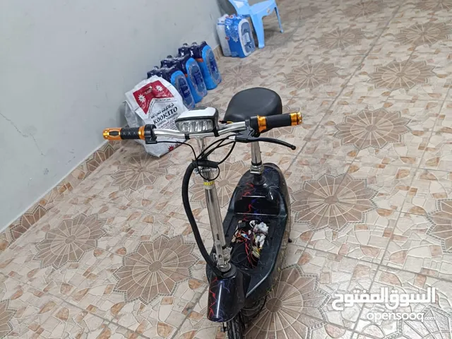 سكوتر نظيف بحالة ممتازة بس في خلل بسيط