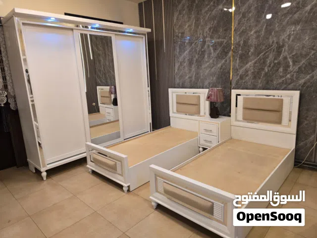 غرفة شباب تفصيل خزانة_سحاب لون ابيض تخوت_عدد(2) مع مسدودع التخزين قياس الخزانه طول 2