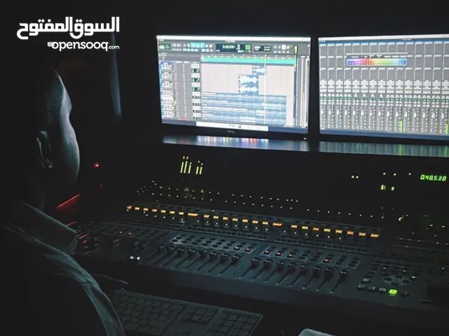 موزع موسيقي ومهندس صوت