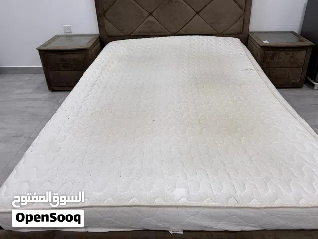 سرير مستعمل مع المرفقات السرير للبيع