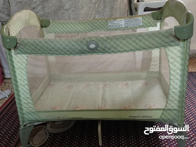 سرير اطفال محمول قابل للطي والتخزين سرير بيبي من نوعية ممتازة جدا جديد يحتاج فقط غسيل