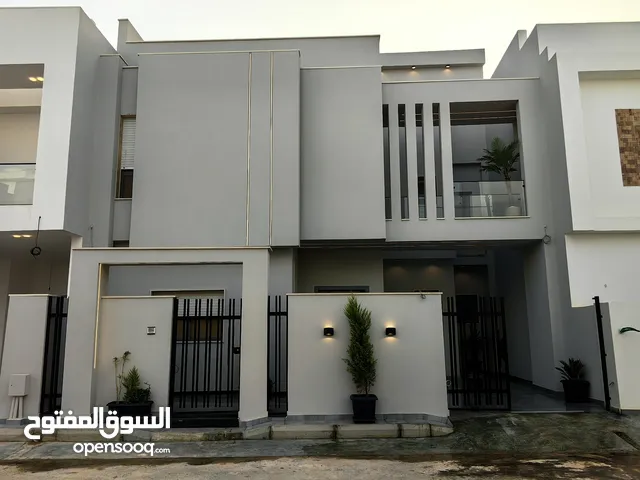 385 m2 3 Bedrooms Villa for Sale in Tripoli Al-Serraj