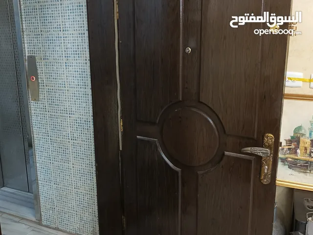 باب خشب للبيع بحاله جيده