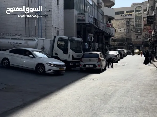 محل تجاري للضمان يصلح للبيع الملابس والأحذية