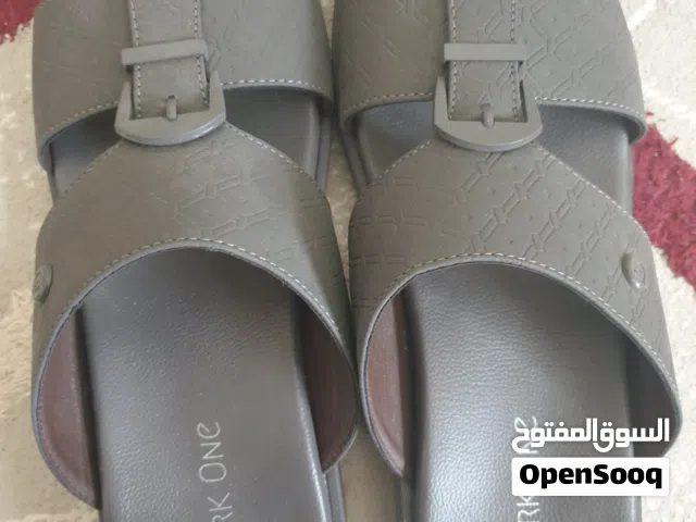 نعال جديدة للبيع
