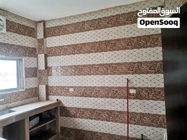 130 m2 4 Bedrooms Apartments for Sale in Zarqa Hay Al Hussain