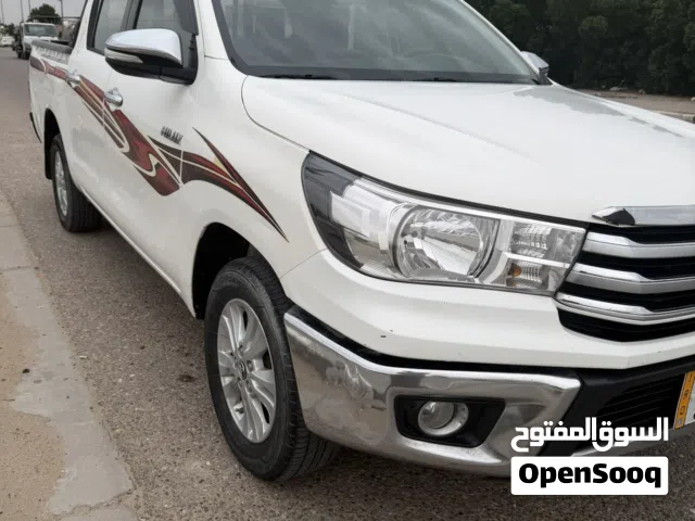 2016 تويوتا هيلوكس SR5