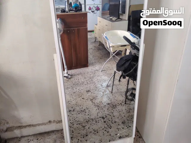 مراية مع رفوف متحركه فوق وتحت جديدة