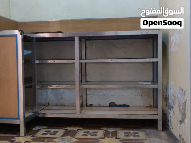 دولاب المنيوم مع ثلاجة مع 6 كراسي سويدي 100 الف قابل لتفاوض