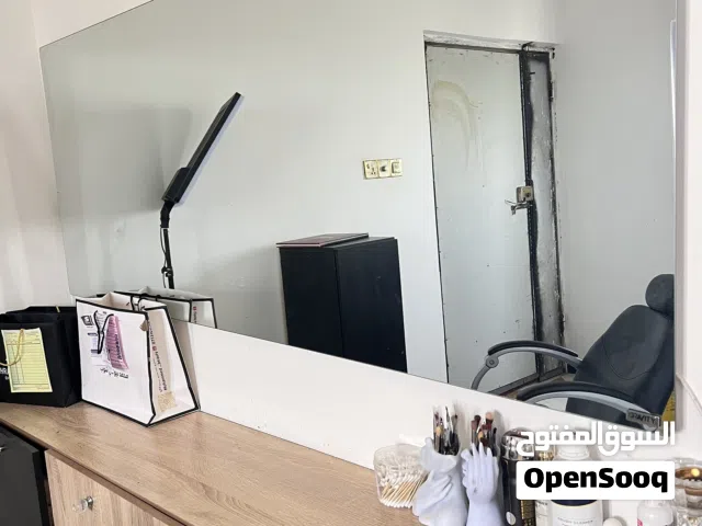 ميز حلاقه نضيف