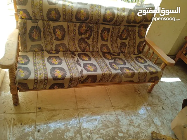 كنبه وكرسى اسيوطى بحاله جيده