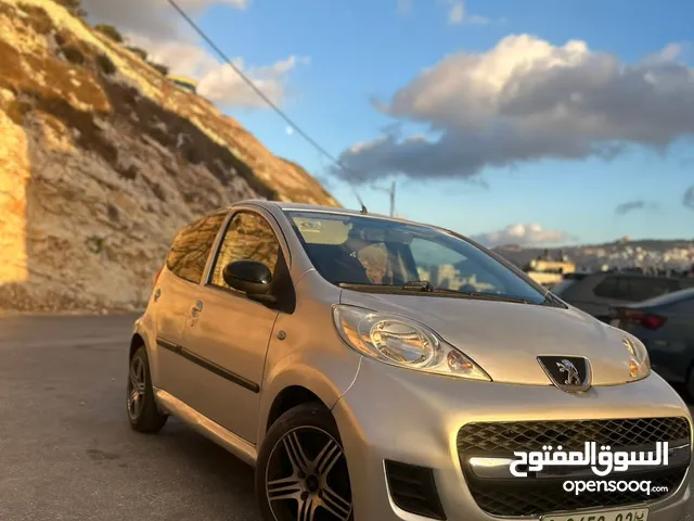 بيجو 107 .