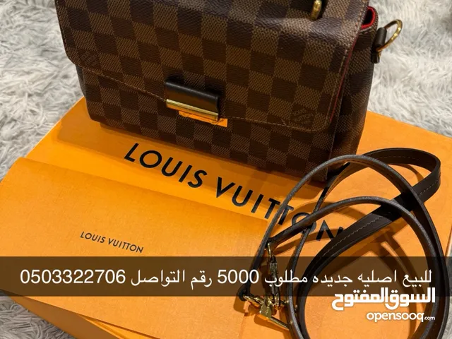 شنط جديده اصليه فواتيرهن موجوده