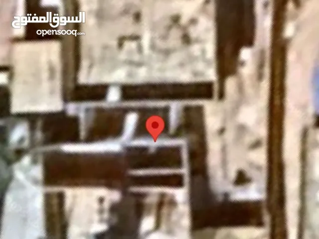 منزل قديم للبيع على الطريق مساحة الأرض 662 متر ملم به شهادة عقارية في كرزاز مقابل مسجد الكبير