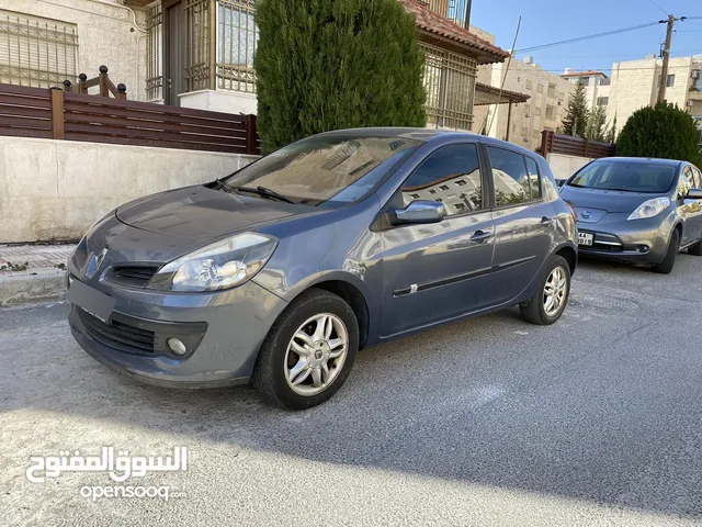 سيارة رينو كليو هاتشباغ بحاله جيده للبيع بسعر ممتاز موديل 2008 استخدام سيده في منطقة تلاع العلي