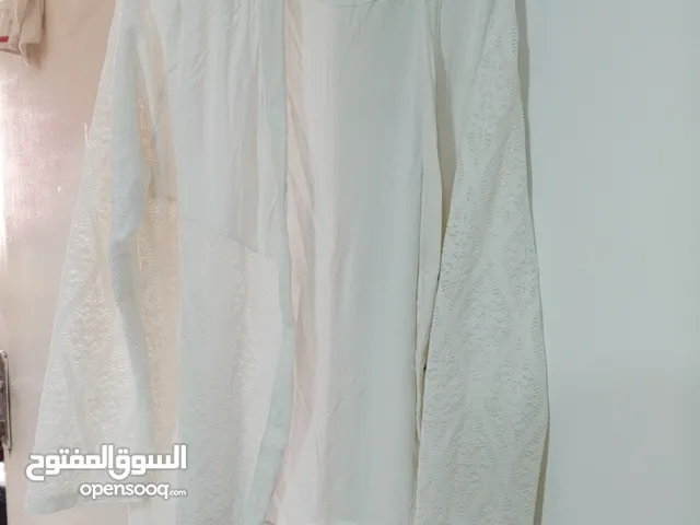 ملابس مستعمله للبيع نظيفه جدا ولا يوجد عليها مزع أو اي شي اخر ب 75 قرش
