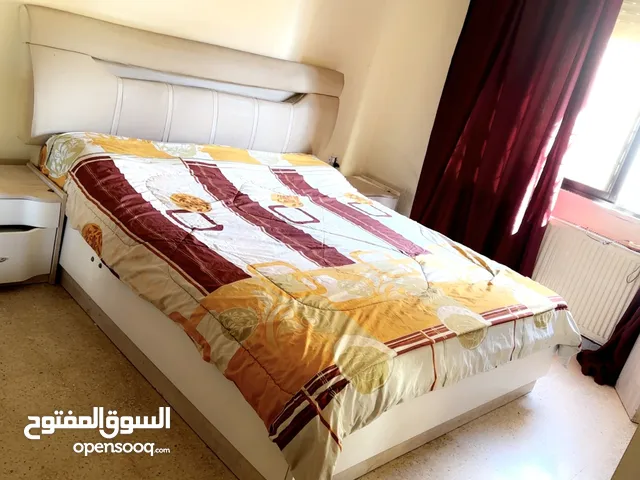 غرفة نوم كامله بحالة جيدة للبيع المستعجل