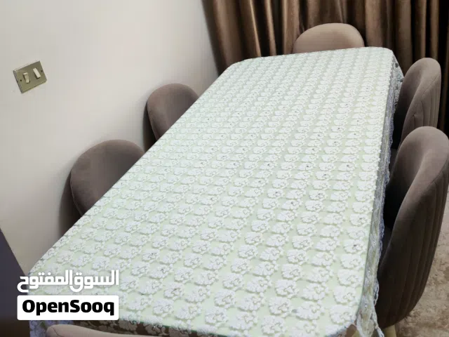 سفرة مودرن كاملة (طاولة + 6 كراسي) بحالة الزيرو تماماً