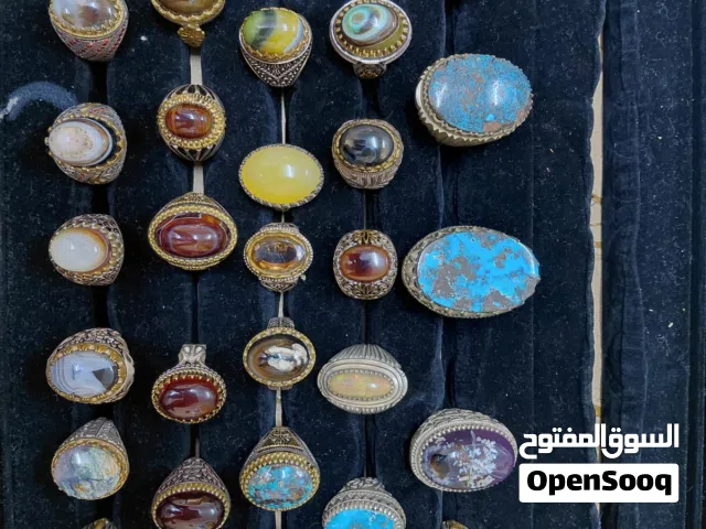 لمحبي التحف و النوادر: خواتم جميله ونادره ويوجد خواتم فضه (عيار 925) وأحجار كريمه صغيره