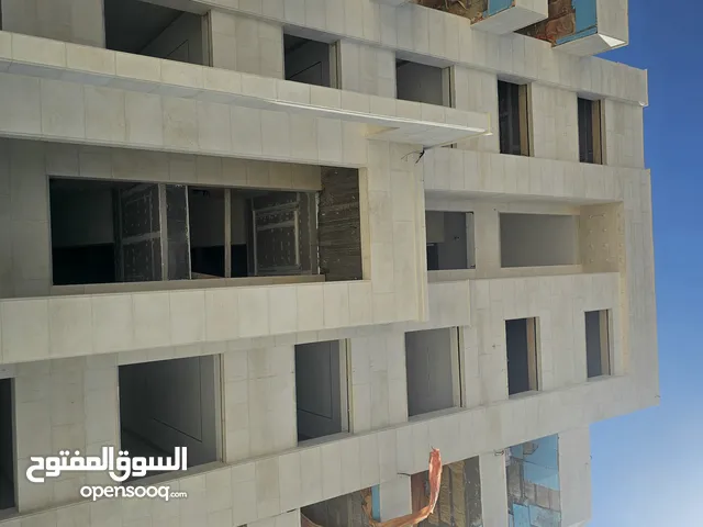 اخير مع روف شركة حسام الجمزاوي للإسكان مساحه 180 داخلي و روف 40 متر ترس 100 متر اطلالة
