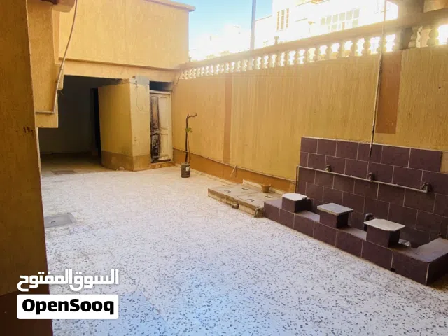 350 m2 4 Bedrooms Townhouse for Rent in Tripoli Abu Saleem