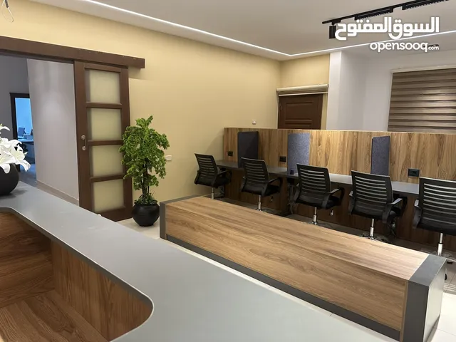 مساحات عمل و قاعات اجتماع و تدريب ومكاتب خاصة للايجار بالساعة و اليومي و الشهري