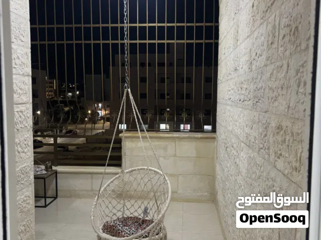 شقة مفروشة بحالة ممتازة للإيجار شارع البتراء خلف اربد جراند مول قريب من جامعة العلوم والتكنولوجيا