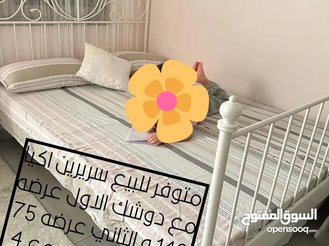 للبيع سرير و طاولة