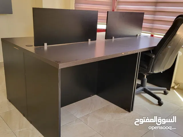 أثاث مكتب كامل مميز جدآ للبيع ( شركة برمجيات ) بسبب الهجرة
