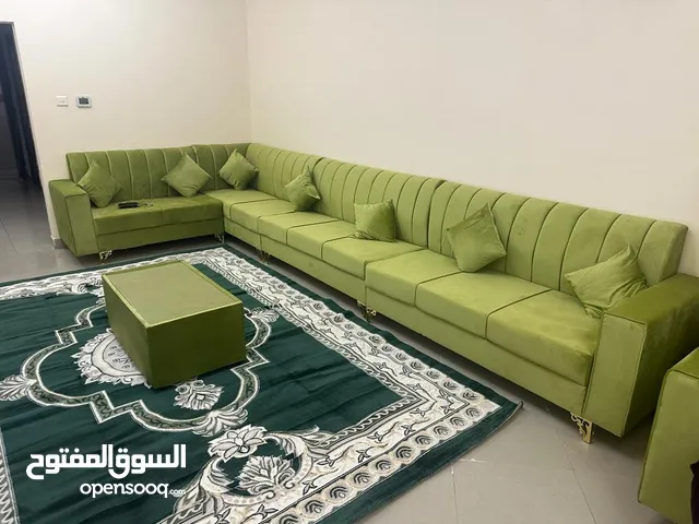 {مجد} ثلاث غرف وصالة مع غرفة خادمة مفروش للايجار الشهري