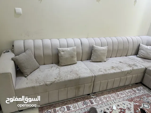 اغراض للبيع العاجل ( طقم كنب + سفره + سجادتين ) 50 دينار