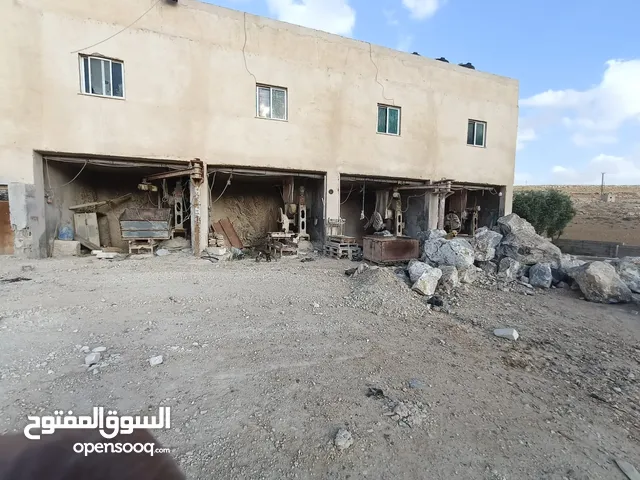 منشار حجر ورخام مع الارض للبيع بسعر مغري............................................................
