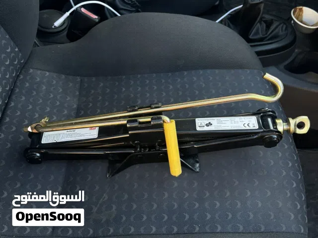 كريك اصلي حموله 1.5 جاي من المانيا لجميع انواع السيارات  جديد كريك حموله سيارات رباعيه يمشي