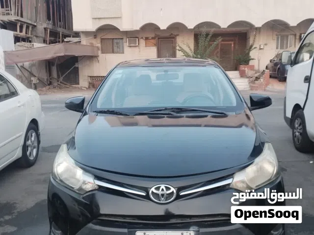 2016 تويوتا يارس E