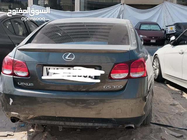 لكزس لون اخظر نظيفة اقتصادية مجددة موجودة في الشارقة استعمال شخصي